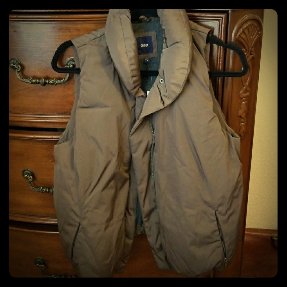 Women's puffer vest